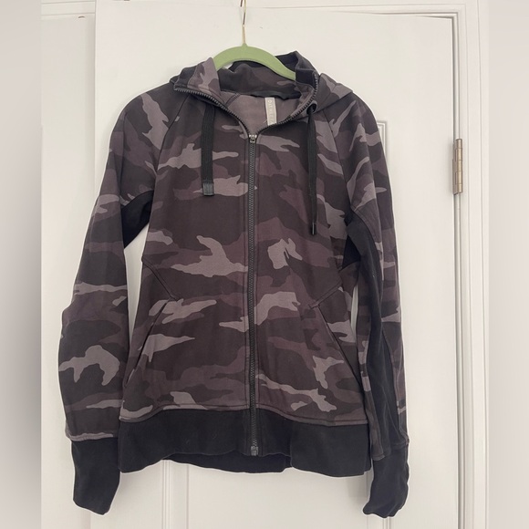 Athleta Triumph Hoodie Zip Up Jacket in Gray & Black Camouflage Camo Size S EUC - Picture 3 of 11